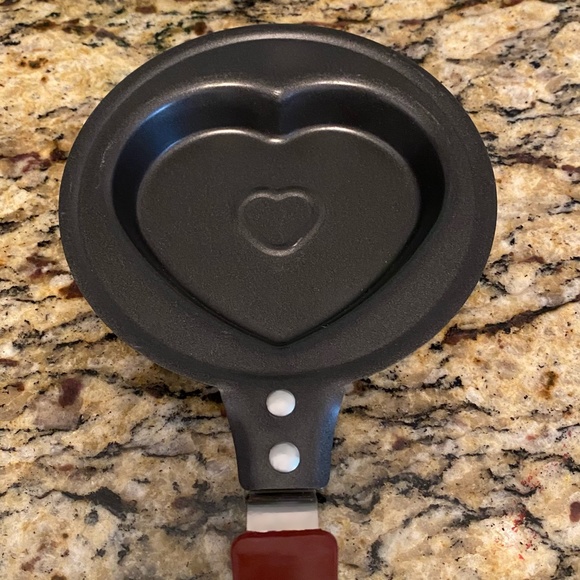 Fun Heart Shaped Mini Frying Pan ❤️ - Picture 11 of 16